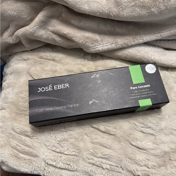 José Eber Pure Ceramic Flat Iron - Black and Green